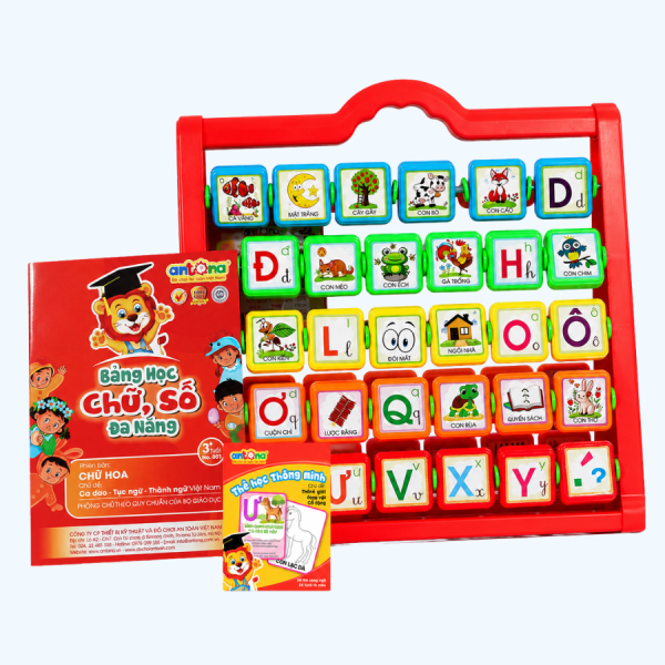 Bảng chữ số đa năng Antona M1 giúp bé học chữ cái in hoa, chữ số và nhận biết thế giới xung quanh qua hình ảnh trực quan. Sản phẩm kèm sách hướng dẫn và thẻ học ca dao, tục ngữ Việt Nam.