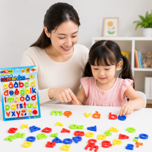 Vỉ nam châm chữ thường Antona mang đến cho bé phương pháp học chữ tự nhiên thông qua vui chơi và tương tác hằng ngày. Bộ chữ cái nam châm giúp trẻ dễ dàng nhận biết mặt chữ, ghép từ đơn giản và làm quen với tiếng Việt một cách hứng thú. Thiết kế nhiều màu sắc sinh động, chất liệu an toàn cùng khả năng sử dụng linh hoạt trên bảng từ giúp Vỉ nam châm chữ thường Antona trở thành công cụ hỗ trợ học tập hiệu quả cho trẻ mầm non và trẻ chuẩn bị vào lớp 1.