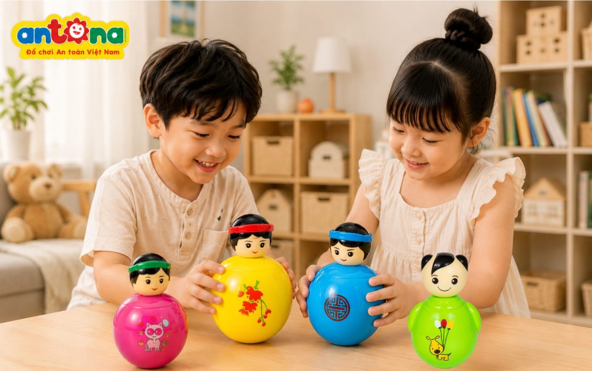 Gia đình lật đật Antona góp phần phát triển tư duy, khả năng tưởng tượng và kỹ năng kể chuyện thông qua các hoạt động nhập vai.