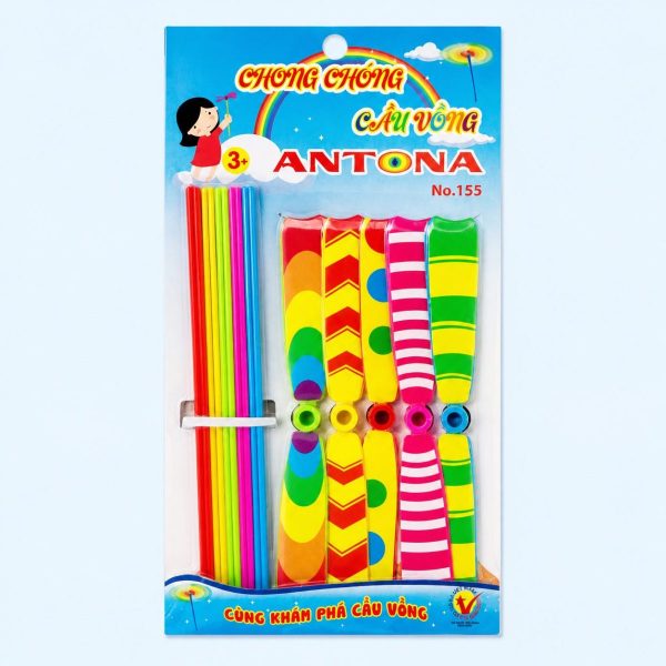 Chong Chóng Cầu Vồng Antona với thiết kế 2 cánh nhiều màu sắc nổi bật, giúp bé vui chơi ngoài trời, rèn luyện vận động và mang đến những giờ phút khám phá đầy hứng khởi.