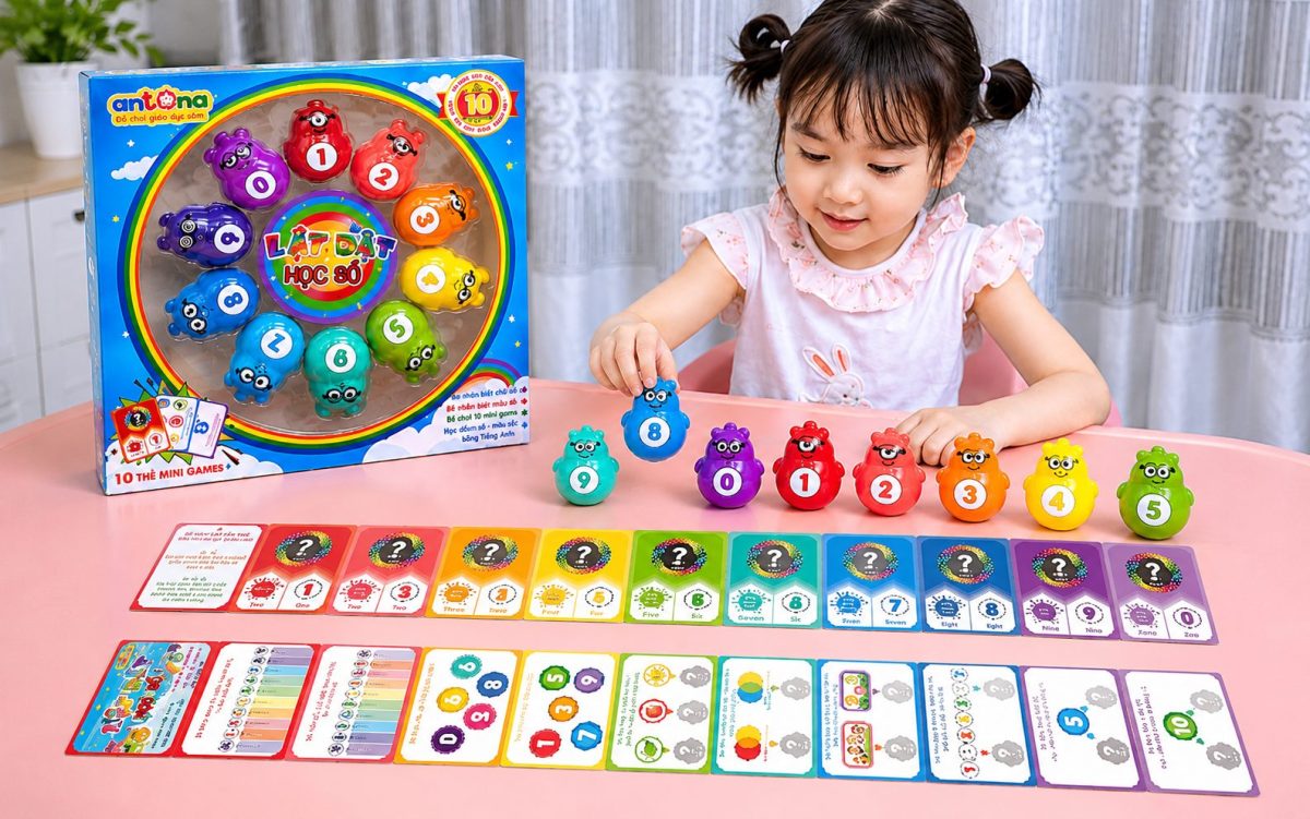 Đồ chơi giáo dục sớm Antona - Lật Đật Học Số giúp bé nhận biết số, màu sắc và phát triển tư duy toán học thông qua những trò chơi tương tác vui nhộn.