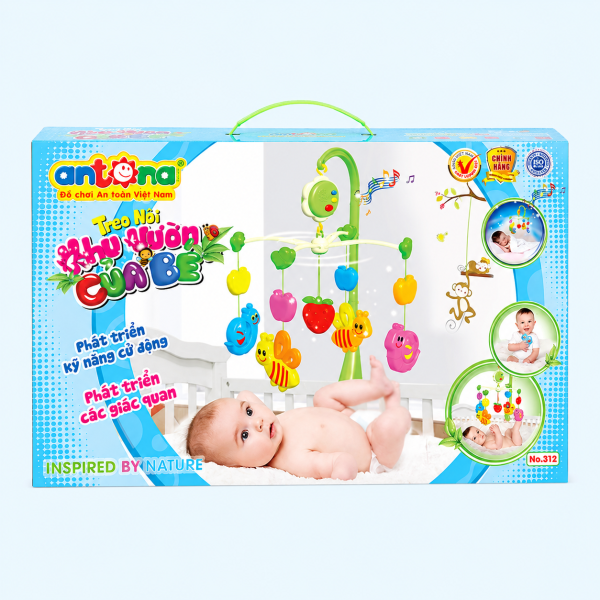 Kệ Treo Nôi Antona - Khu Vườn Của Bé tích hợp nhạc nhẹ nhàng, các hình trái cây và động vật nhiều màu sắc kích thích giác quan của bé.