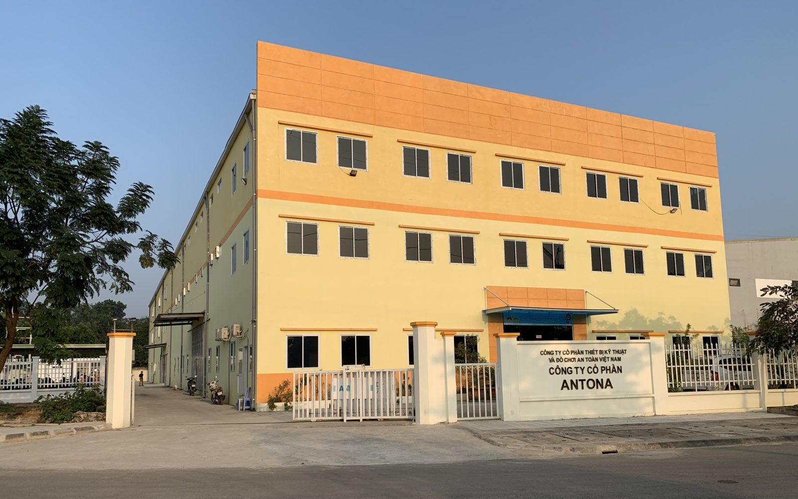 Hình ảnh Nhà máy Antona với quy mô hơn 5.000 m², được đầu tư nhằm chủ động sản xuất, kiểm soát chất lượng và nâng cao năng lực phát triển sản phẩm.
