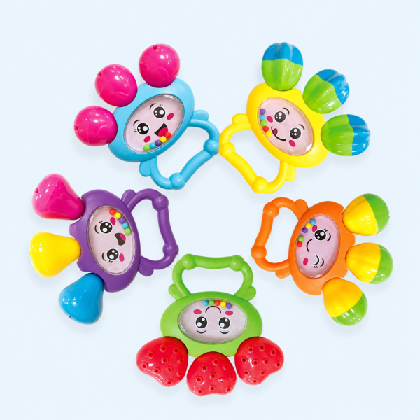 Xúc xắc trẻ em Antona Baby Fruits là đồ chơi an toàn dành cho bé từ 3 tháng tuổi. Thiết kế hình trái cây ngộ nghĩnh với màu sắc tươi sáng, giúp kích thích thị giác, thính giác và khả năng cầm nắm của bé. Chất liệu nhựa nguyên sinh an toàn, bo tròn các góc cạnh, phù hợp cho trẻ sơ sinh trong giai đoạn phát triển giác quan đầu đời.
