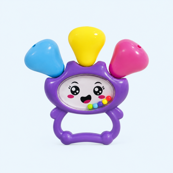 Nếu đang tìm đồ chơi cho bé 3 tháng tuổi, xúc xắc Antona Baby Fruits là lựa chọn lý tưởng. Thiết kế dễ cầm, phát ra âm thanh nhẹ nhàng khi lắc, kích thích bé vận động và khám phá. Sản phẩm được sản xuất từ nhựa an toàn, bền đẹp, không chứa chất độc hại, mang đến sự yên tâm cho ba mẹ.