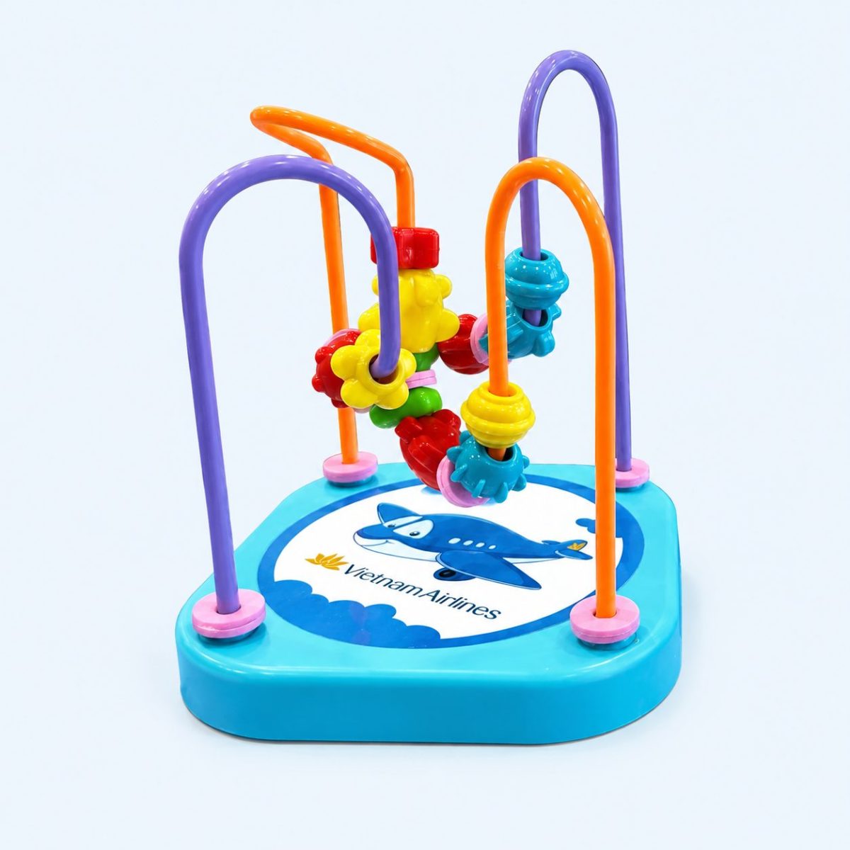 Luồn hạt Antona 1 Đồ chơi Luồn Hạt Antona giúp bé rèn luyện vận động tinh, tăng khả năng tập trung và phát triển tư duy. Sản phẩm làm từ nhựa nguyên sinh an toàn, phù hợp cho trẻ nhỏ.