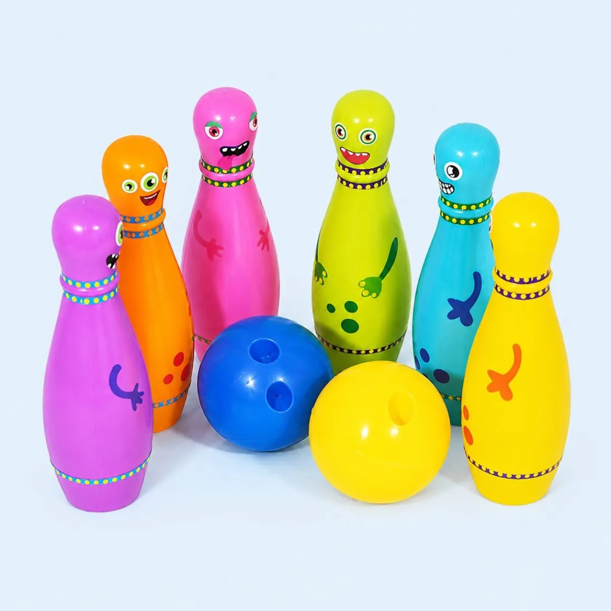 Bowling Antona – Bộ đồ chơi ném bowling cho bé gồm 6 ky và 2 bóng, giúp rèn luyện vận động, phản xạ và khả năng phối hợp tay mắt. Sản phẩm được làm từ nhựa nguyên sinh an toàn, phù hợp cho trẻ từ 2 tuổi.